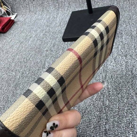 Burberry Leather Wallet 166-032425 - Picture 6 of 14